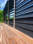 Zwarte_schutting_met_shutters