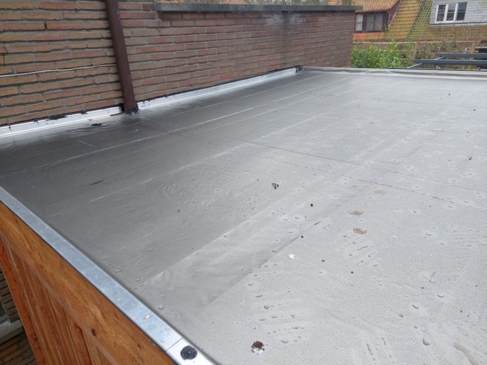 HSS EPDM Dakfolie, zelfklevend, 5 m² KSK dakbaan voor tuinhuis en carport, uv-bestendig en waterdicht, 1,3 mm dik, 100 cm x 5 m, zwart HSS EPDM Dakfolie, zelfklevend, 5 m² KSK dakbaan voor tuinhuis en carport, uv-bestendig en waterdicht, 1,3 mm dik, 100 cm x 5 m, zwart