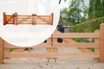 model_luxe_inrijpoort_hek_lariks_douglas_verzinkt_beslag_met_2_palen