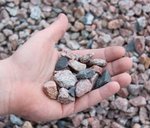 schots_graniet_8_16_mm_hand